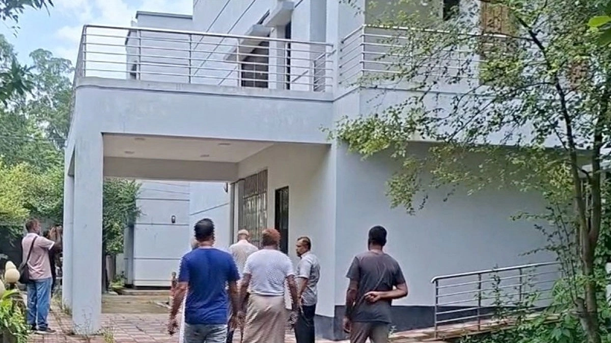 সীতাকুণ্ডে সাঁকো পার হয়ে যেতে হয় স্বাস্থ্যকেন্দ্রে, নেই জনবল