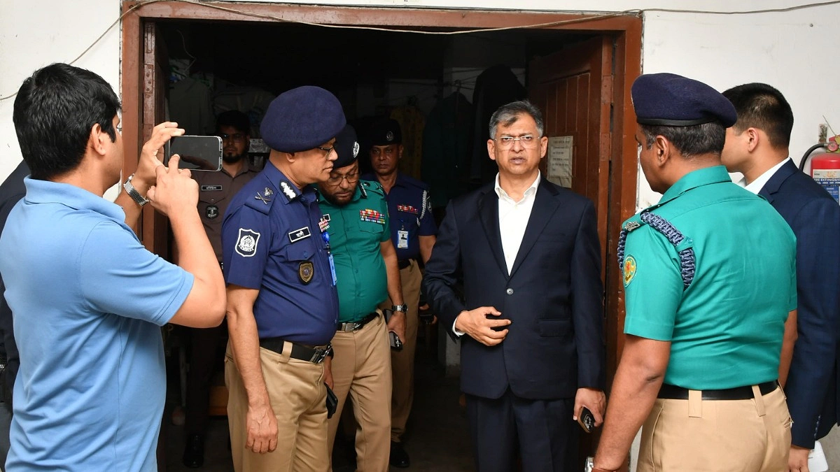 পুলিশের আচরণে পেশাদারত্ব ও মানবিকতা নিশ্চিত করতে হবে : স্বরাষ্ট্রমন্ত্রী