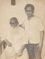 বাবা জ্ঞানতাপস ড. মুহাম্মদ শহীদুল্লাহর সঙ্গে পুত্র শিল্পী মুর্তজা বশীর