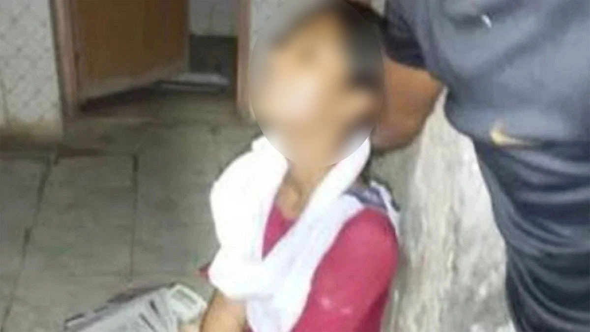 স্কুলের বাথরুম থেকে হাত-পা বাঁধা অবস্থায় ছাত্রী উদ্ধার
