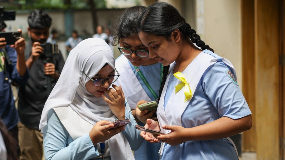 এসএসসির ফল শিক্ষার মানের দিকে এগোনোর ইঙ্গিত