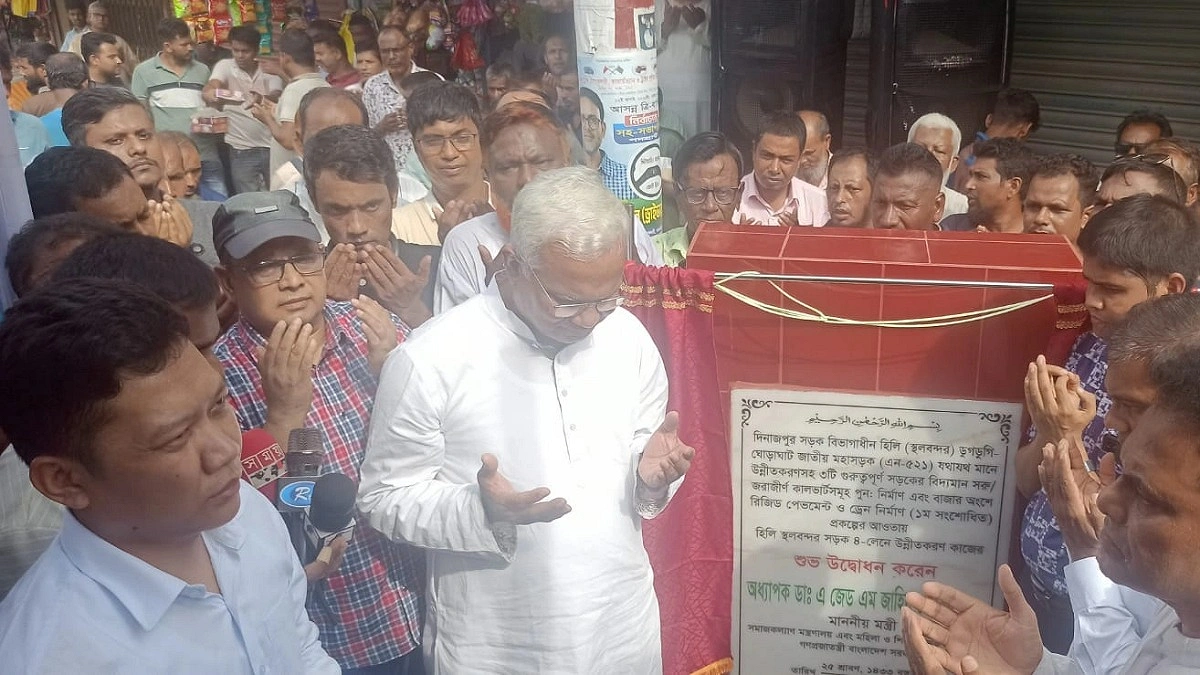 হিলি স্থলবন্দরের ফোরলেন রাস্তার কাজের উদ্ভোধন করলেন সমাজকল্যাণমন্ত্রী