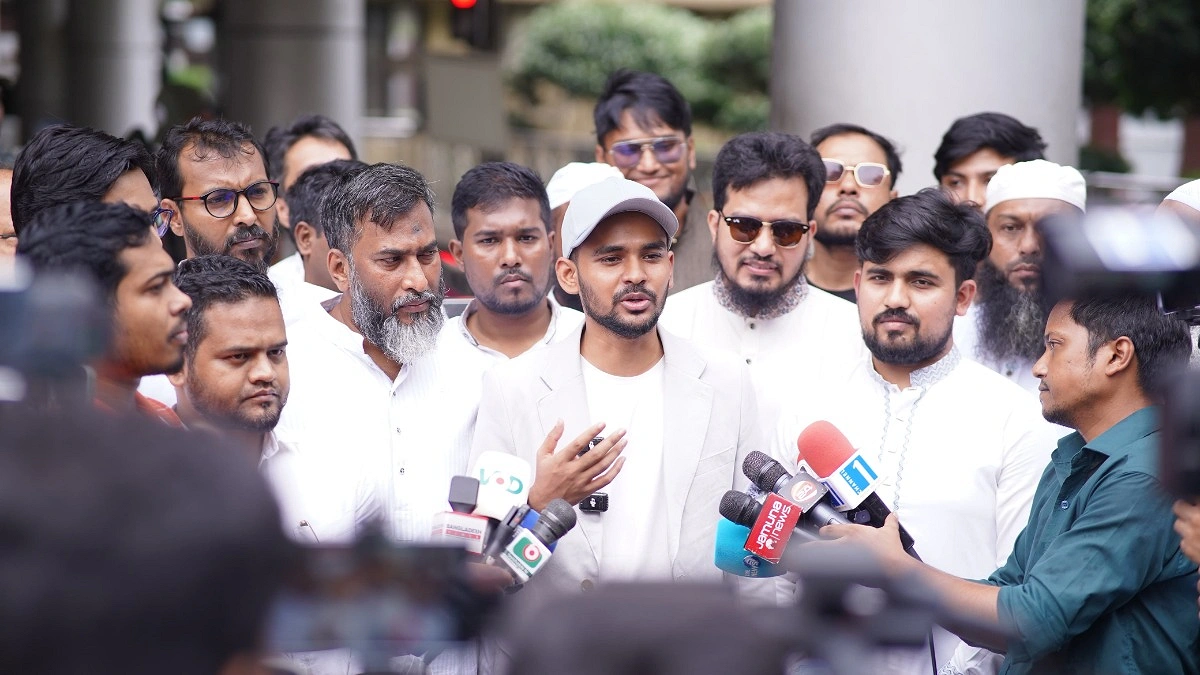 মক্কা থেকে ফিরে মক্কা চুক্তি নিয়ে যা বললেন আসিফ মাহমুদ