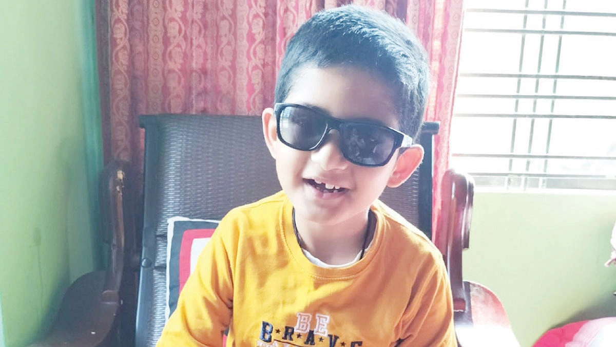 একমাত্র সন্তানকে বাঁচাতে দিশাহারা মা-বাবা