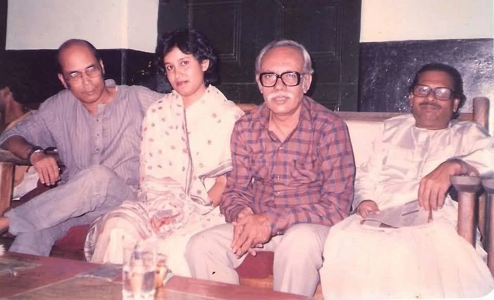 ময়মনসিংহ শহরে যতীন সরকারের সঙ্গে আড্ডায় শক্তি চট্টোপাধ্যায়, তসলিমা নাসরীন এবং সৈয়দ শামসুল হক