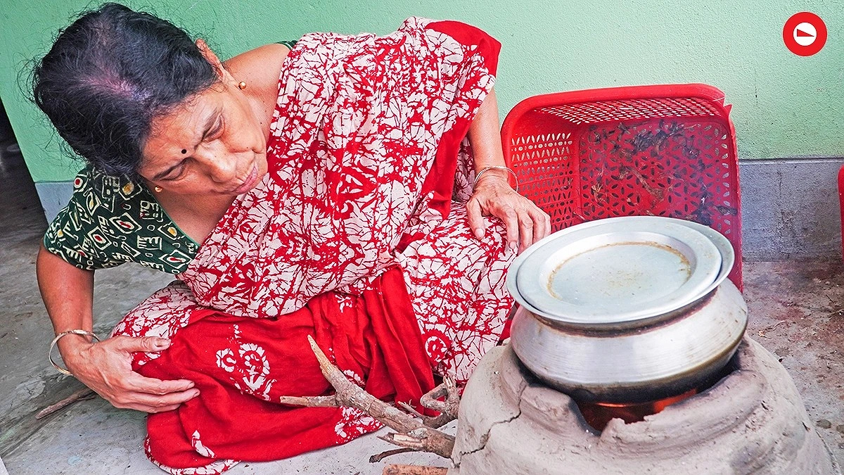 গাড়িবন্ধন, দুর্ভোগের জ্বালা মেটাচ্ছে লাকড়ির চুলা