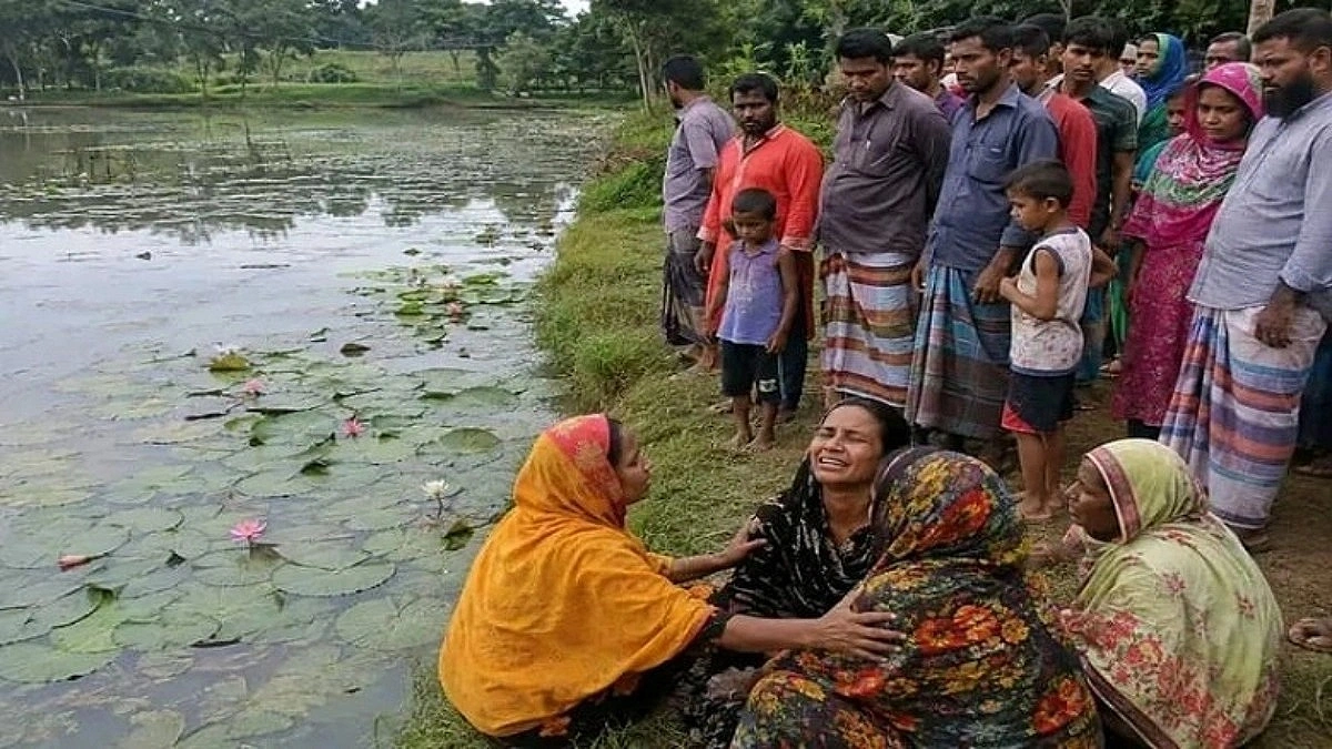 শাপলা ফুল তুলতে গিয়ে বাঁওড়ে ডুবে ভাই-বোনের মৃত্যু