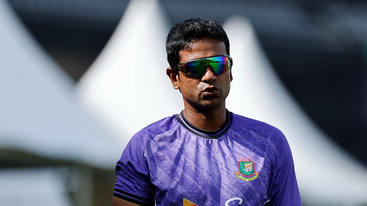 অনূর্ধ্ব-১৯ দলের কোচ হান্নান সরকার।