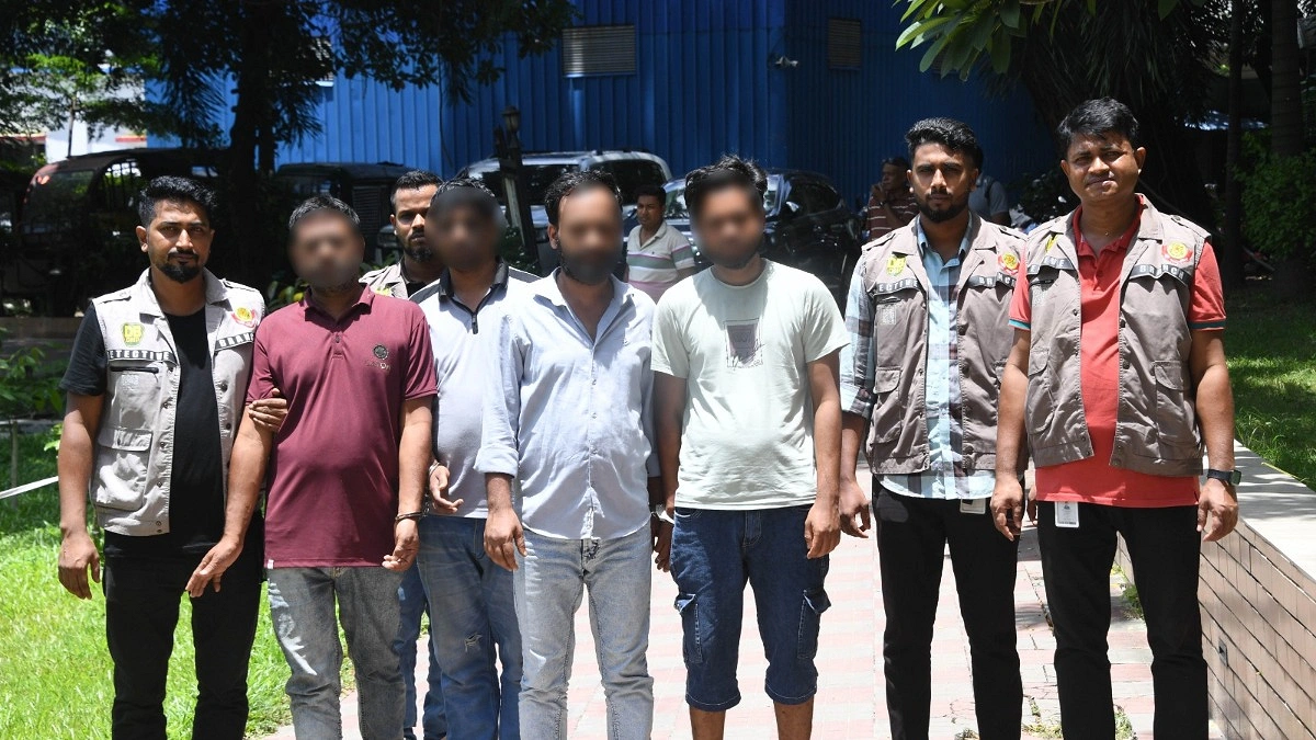 মাদকের ১৫ লাখ টাকার ভাগাভাগি নিয়ে গুলি, ল্যাংড়া রুবেলসহ গ্রেপ্তার ৫