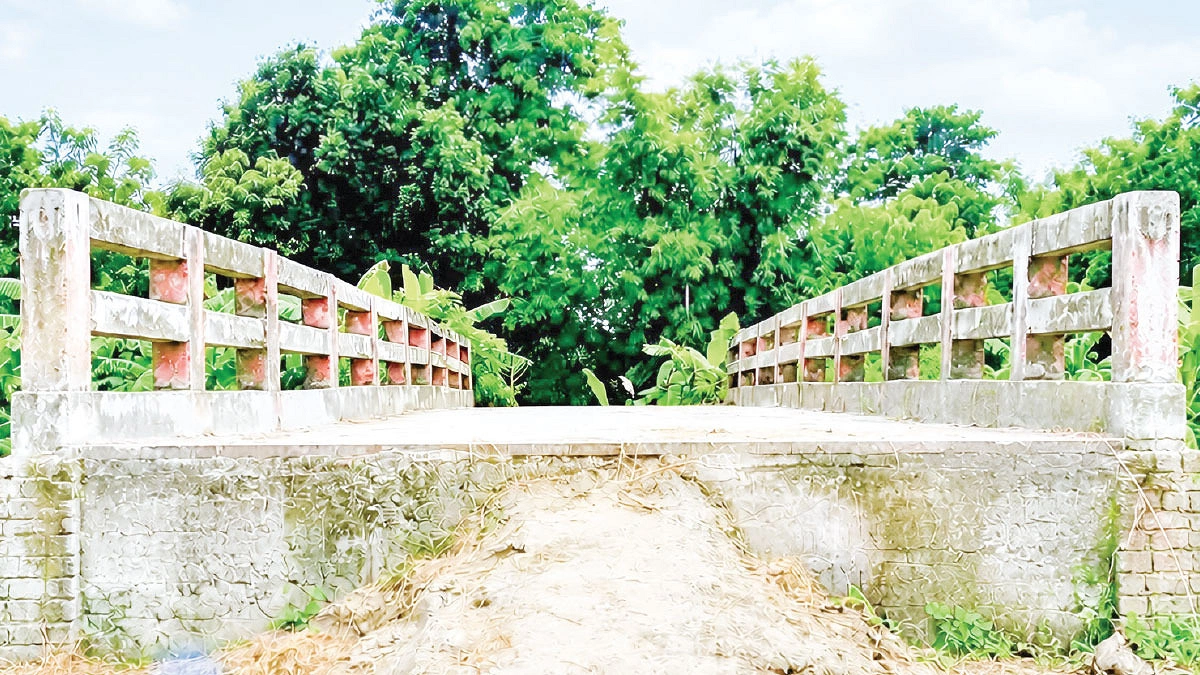 হেঁটে ওঠাও দায়