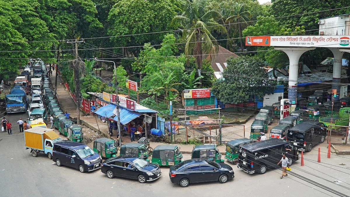 এলএনজি মিলছে মাত্র ৩৬ শতাংশ