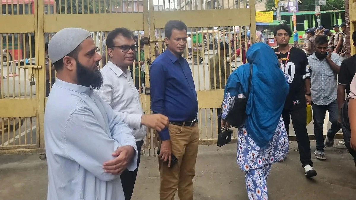 জবি ক্যাম্পাসে ঢুকতে লাগছে পরিচয়পত্র