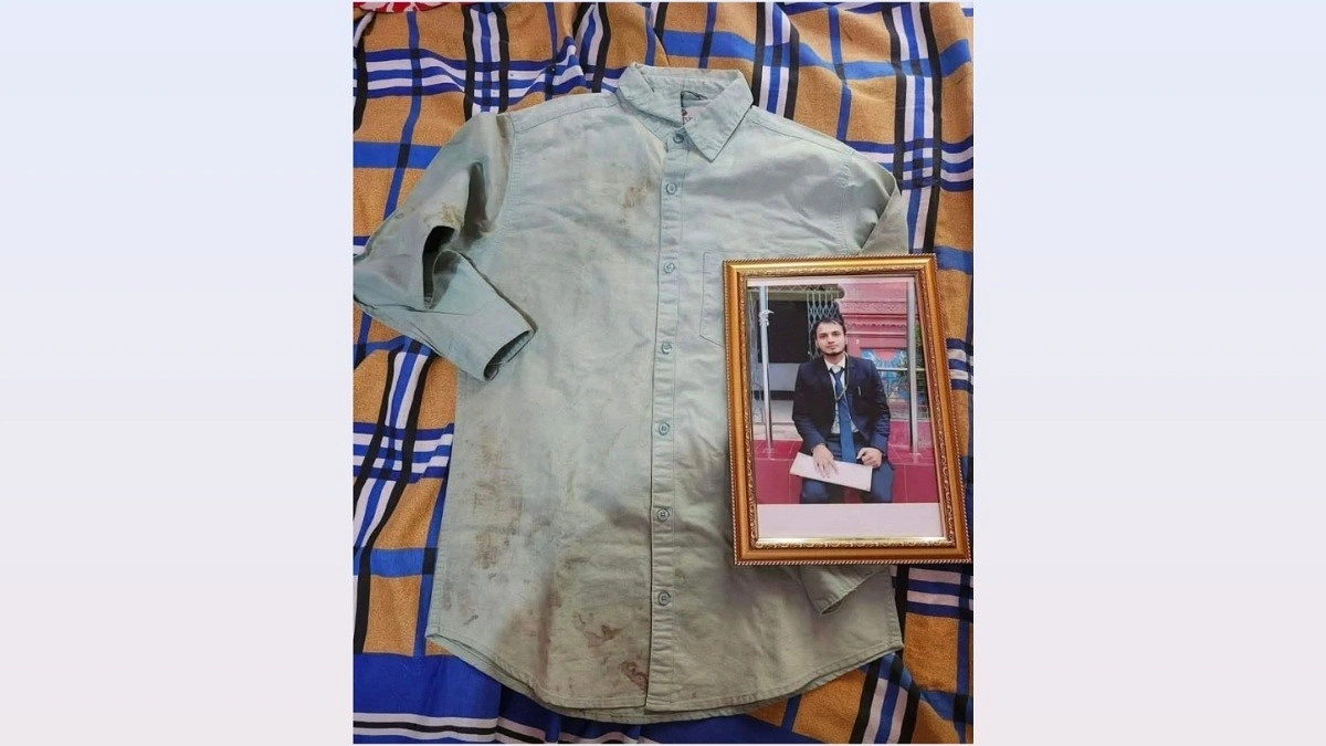 রক্তমাখা শার্ট, ছবির ফ্রেম আর বিচারের অপেক্ষা