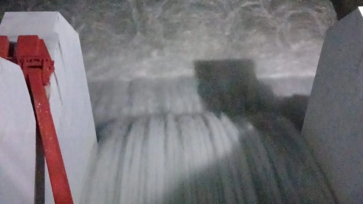 দুইঘণ্টা আগেই পানি ছাড়া শুরু কাপ্তাই বাঁধে