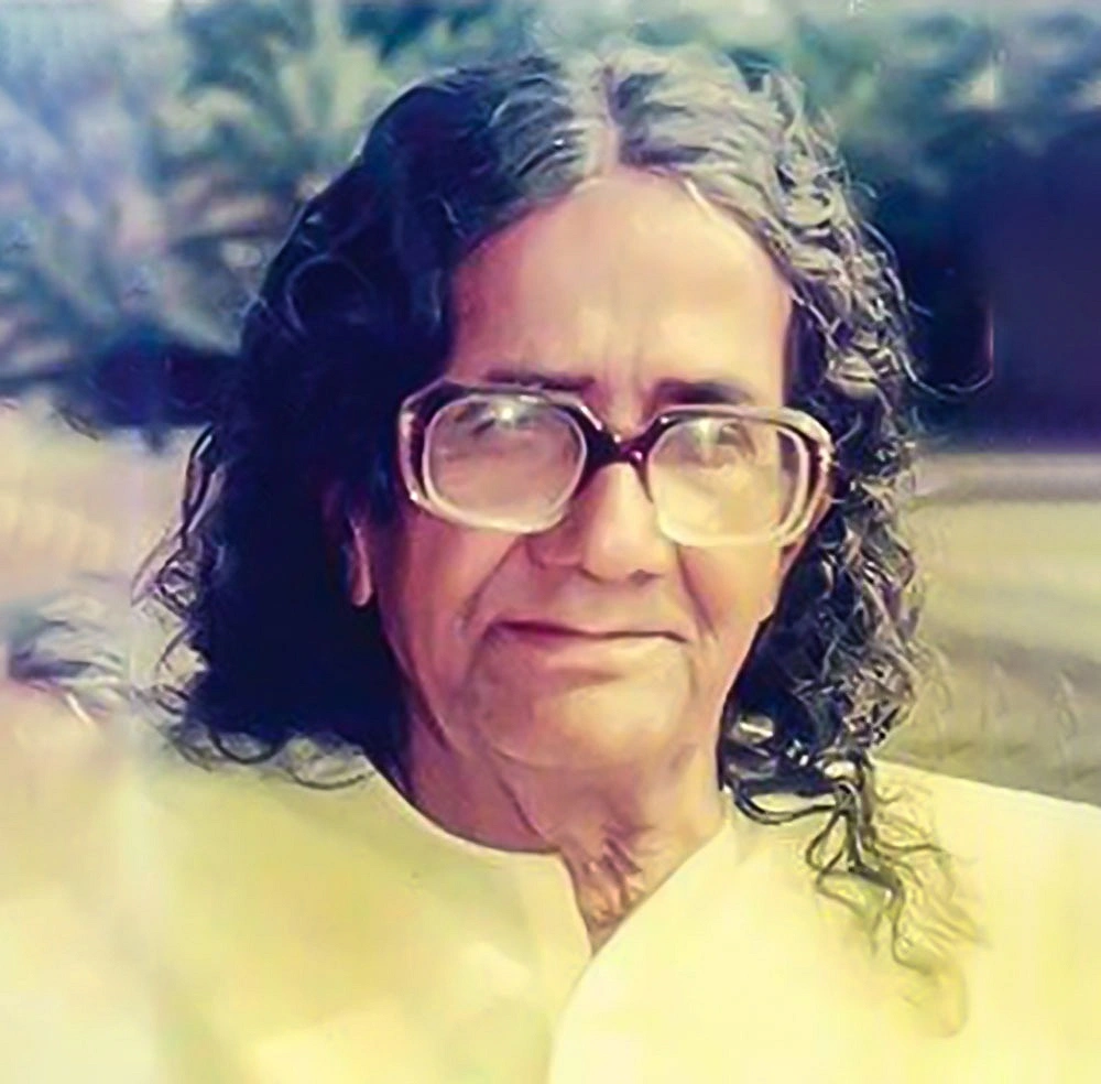 ১৯৮২ সালে কেমব্রিজ বিশ্ববিদ্যালয়ের বায়োগ্রাফিক্যাল সেন্টার সুলতানকে ‘ম্যান অব অ্যাচিভমেন্ট’ সম্মাননা দেয়। ছবি: সংগৃহীত