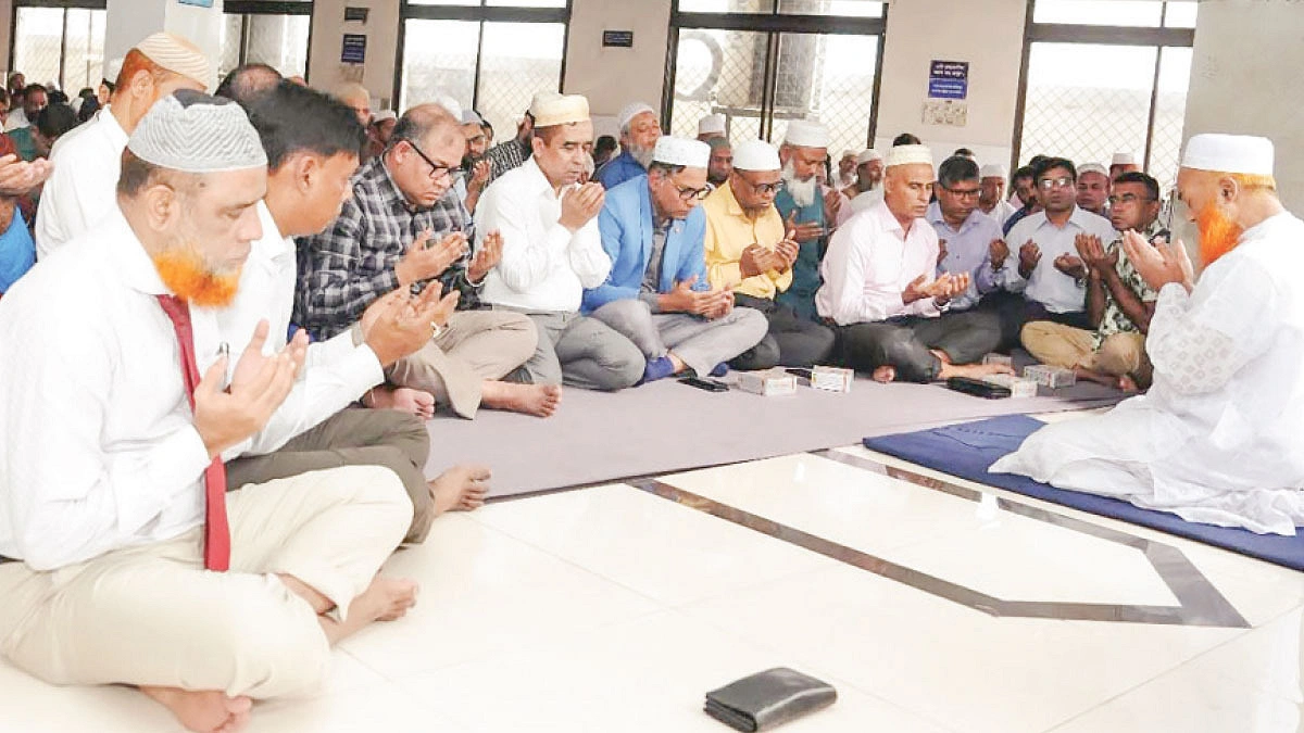 সোনালী ব্যাংকে জুলাই গণঅভ্যুত্থান স্মরণে দোয়া