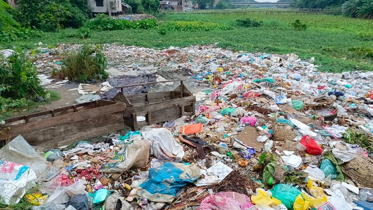 কুমার নদ এখন বর্জ্যের ভাগাড়