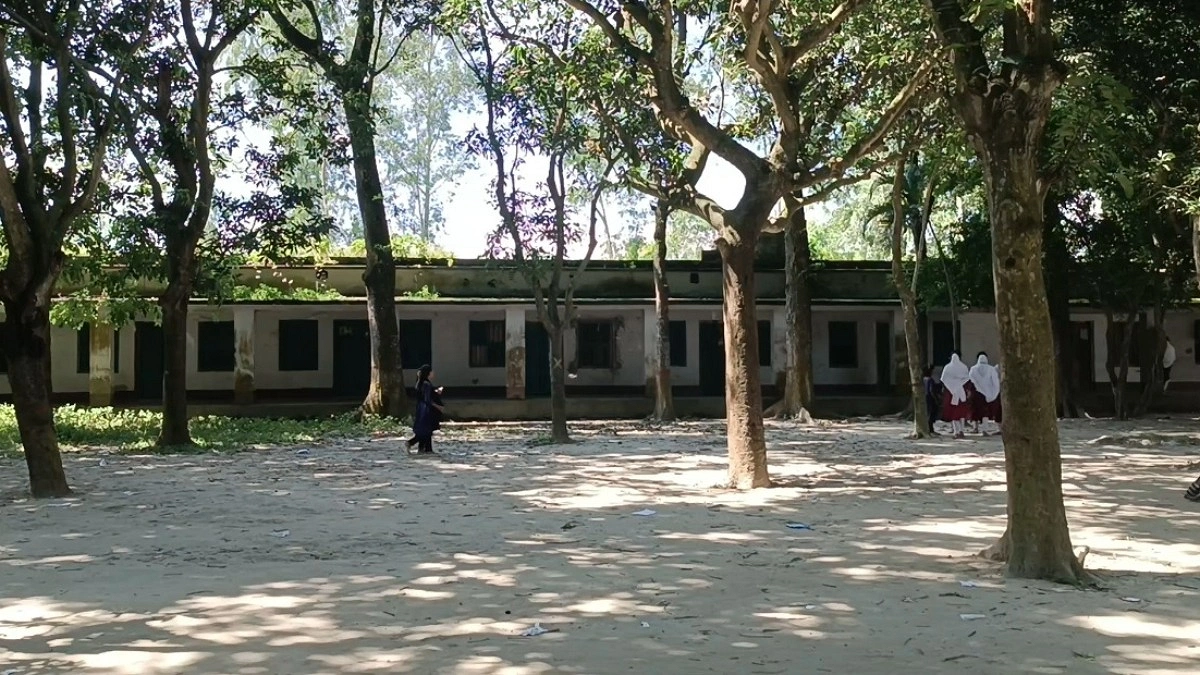 কবি শামসুর রাহমানের স্মৃতিবিজড়িত স্কুলটি জরাজীর্ণ