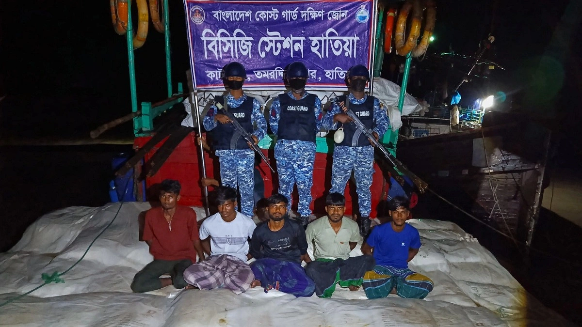 ৭৬০ বস্তা সারসহ ৫ পাচারকারী আটক
