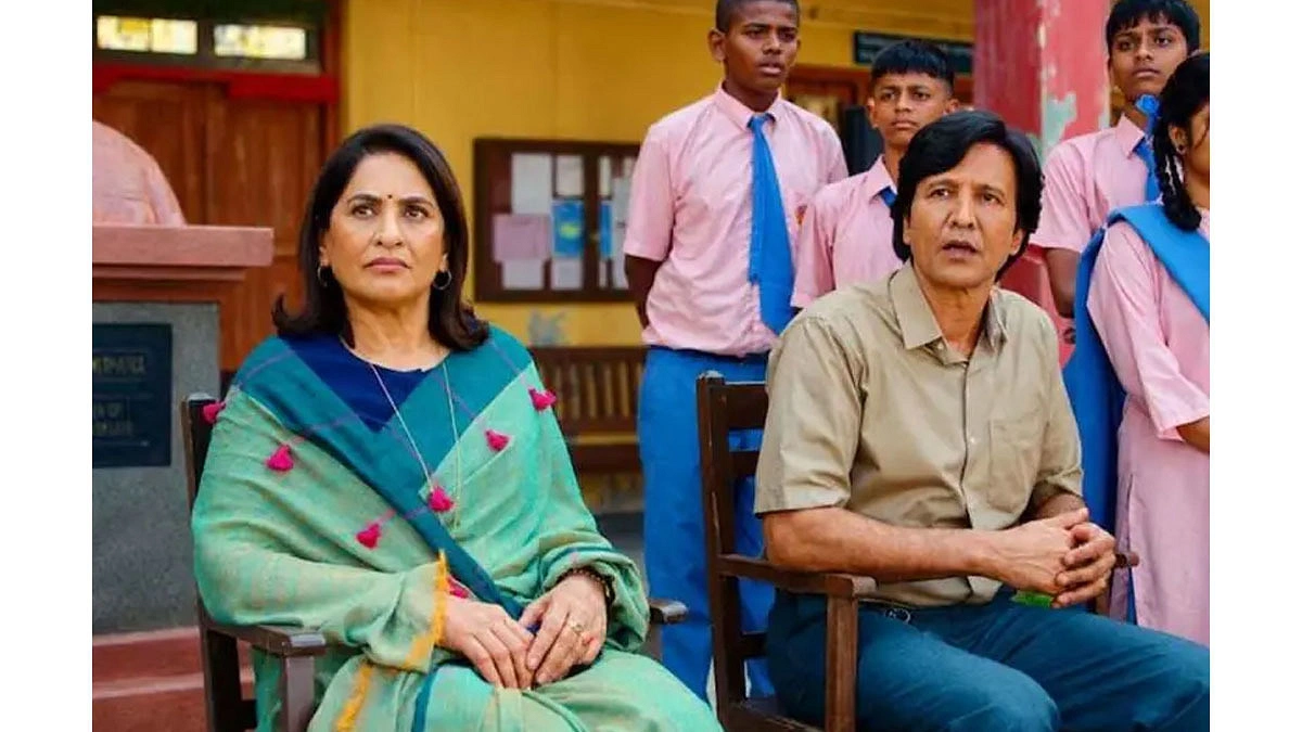 এক নম্বরে ‘আদর্শ বাল বিদ্যালয়’