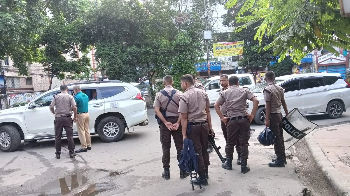 ধানমণ্ডি ৩২ নম্বর এলাকাসহ রাজধানীতে নিরাপত্তা জোরদার