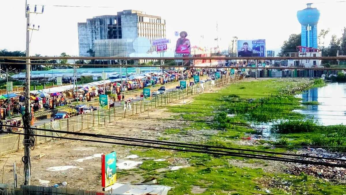 মধ্যরাতে টিনের ঘেরা, শত কোটির সরকারি জমি দখল