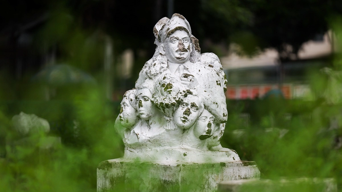 ধ্বংসস্তূপে গৌরবের স্মৃতি