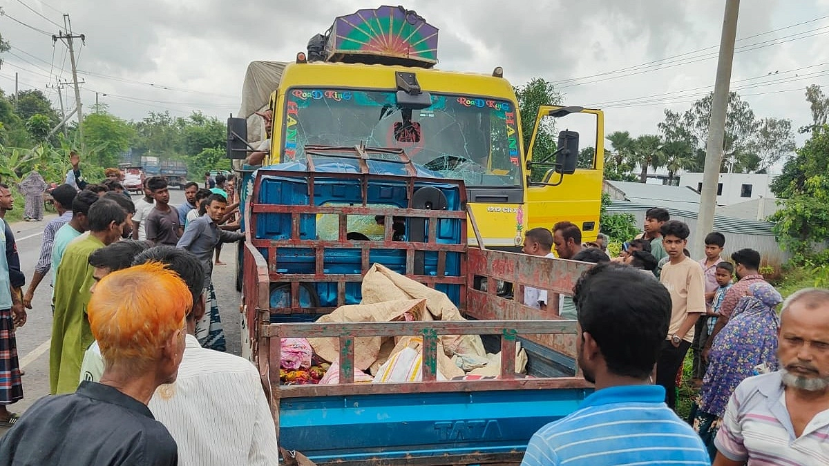 বগুড়ায় ট্রাক ও পিকআপের সংঘর্ষে প্রাণ গেল চারজনের