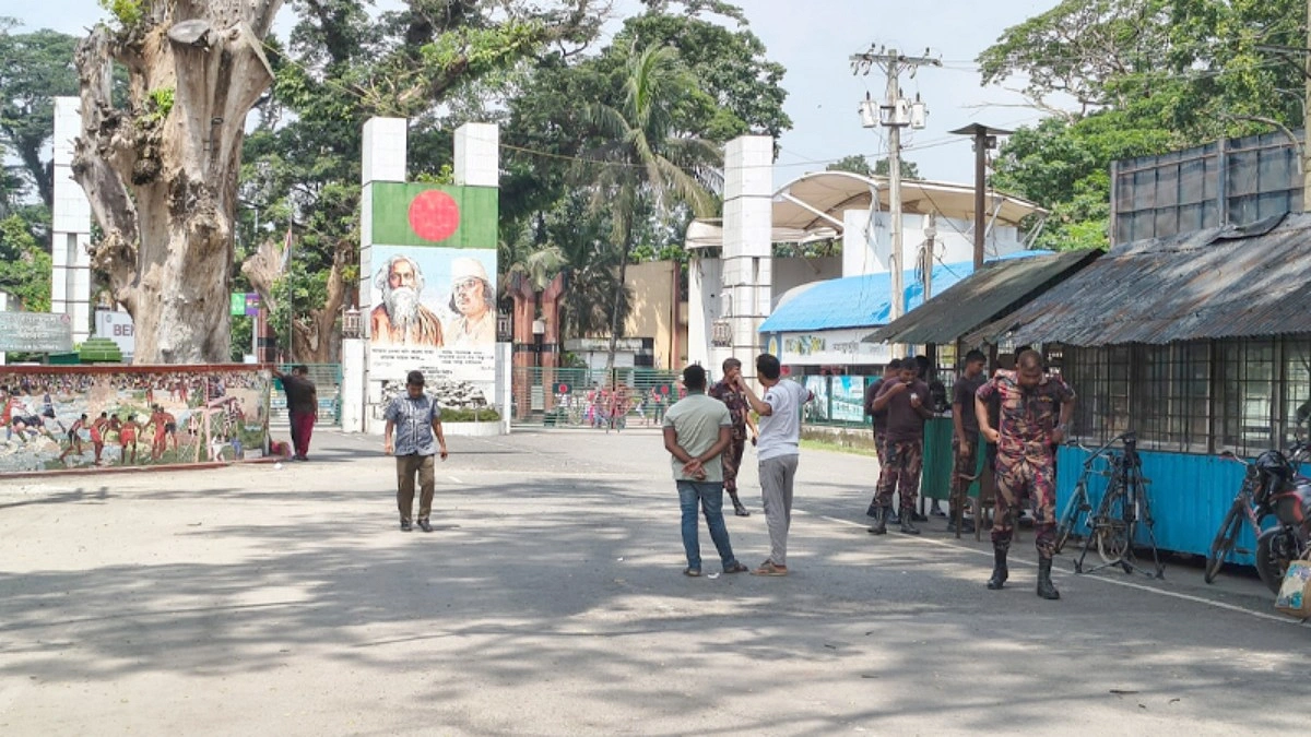 পাঁচজনের মরদেহের অপেক্ষায় বেনাপোলে স্বজনরা