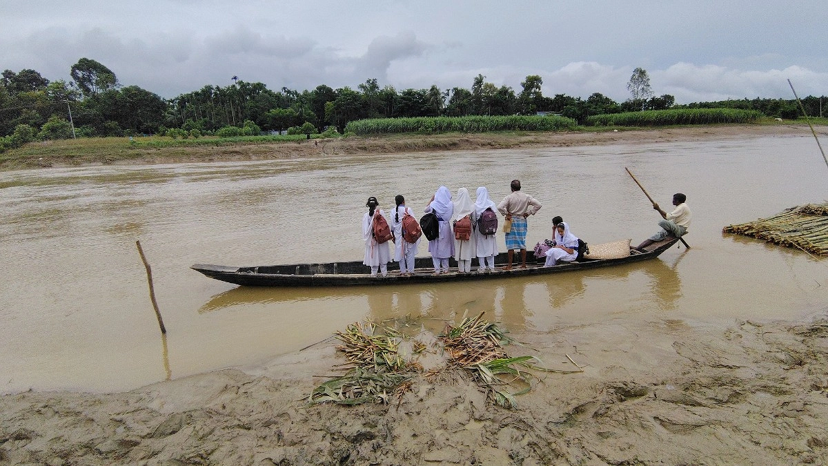 যেখানে বর্ষা মানেই জীবন-মৃত্যুর লড়াই