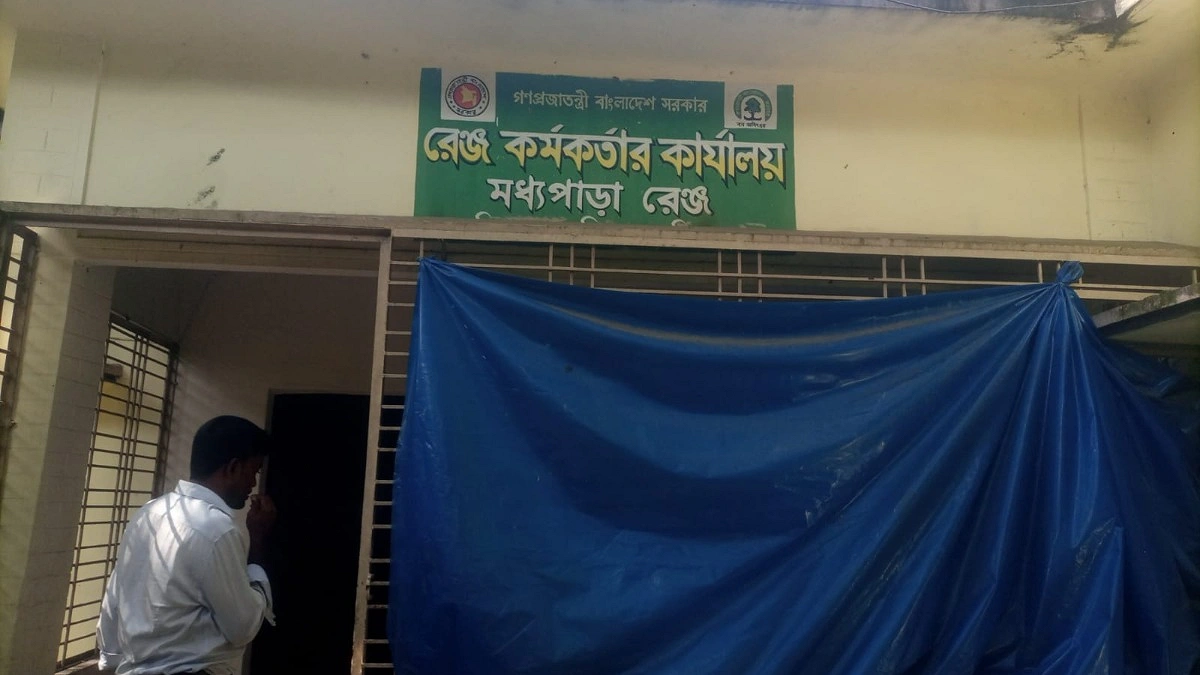 বনের রক্ষকই ভক্ষক
