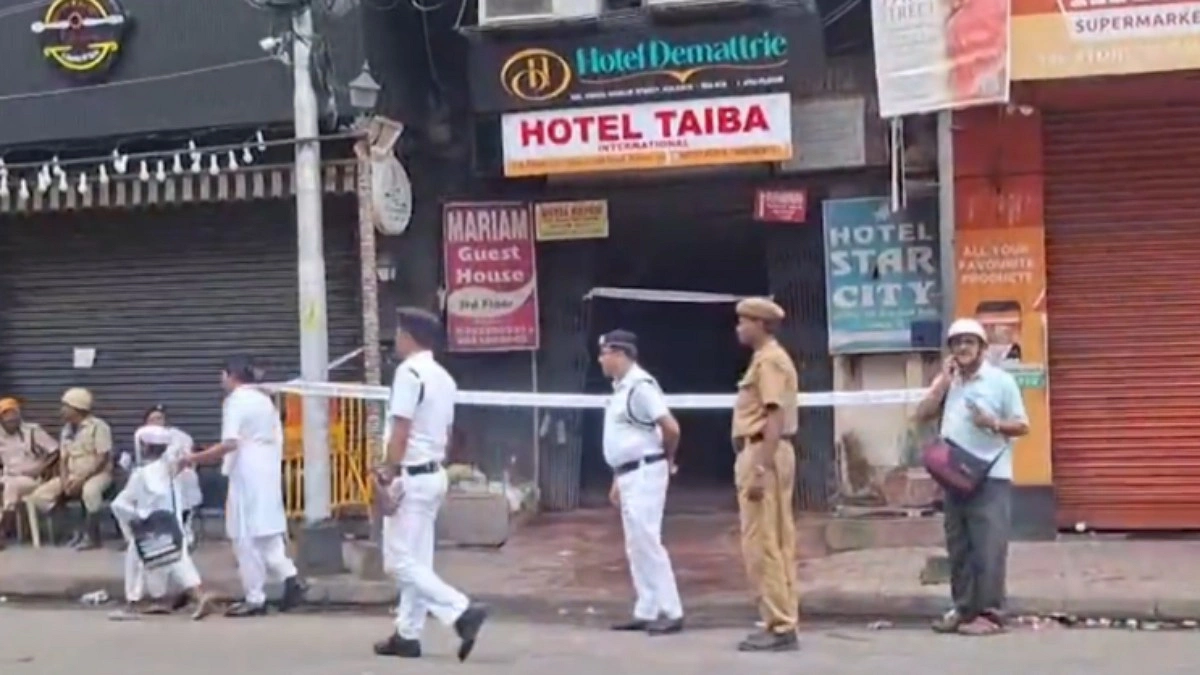 ‘সিঁড়ি দিয়ে নামতে গিয়ে দেখি দাউদাউ আগুন’
