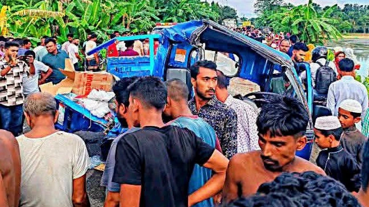 নেত্রকোনায় ট্রাক-পিকআপ সংঘর্ষে নিহত ৪