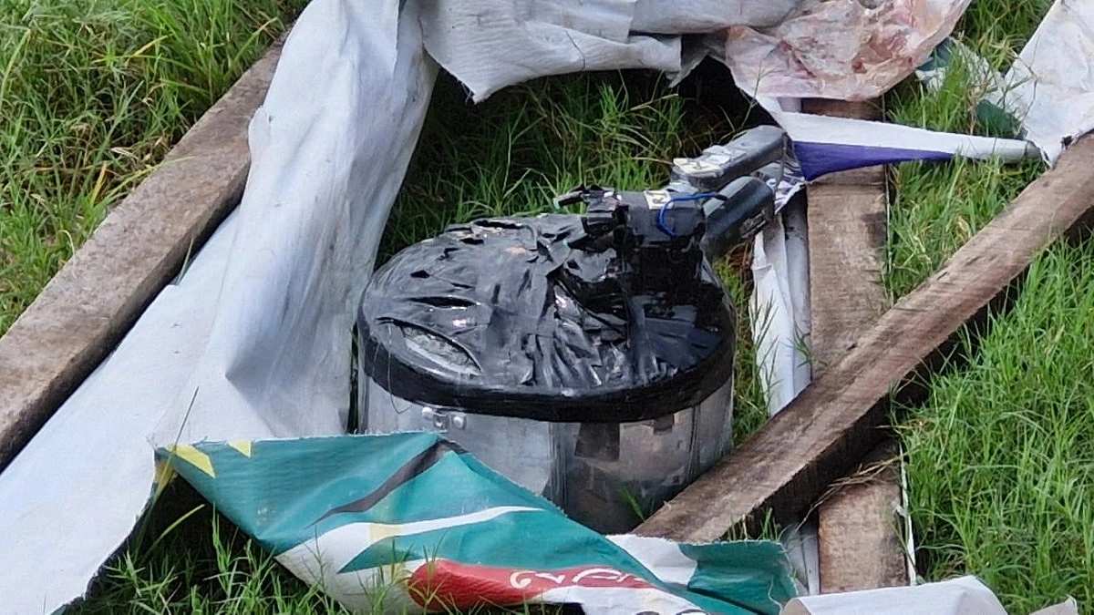 সাভারে ড্রামের ভেতরে প্রেশার কুকারসদৃশ ‘বোমা’, ঘিরে রেখেছে পুলিশ