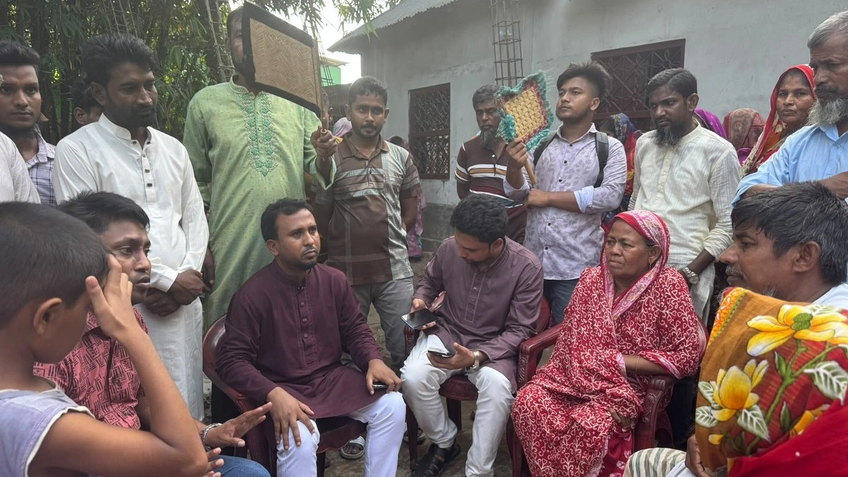 সৌদিতে অগ্নিকাণ্ডে নিহতদের পরিবারের খোঁজ নিলেন প্রতিমন্ত্রী