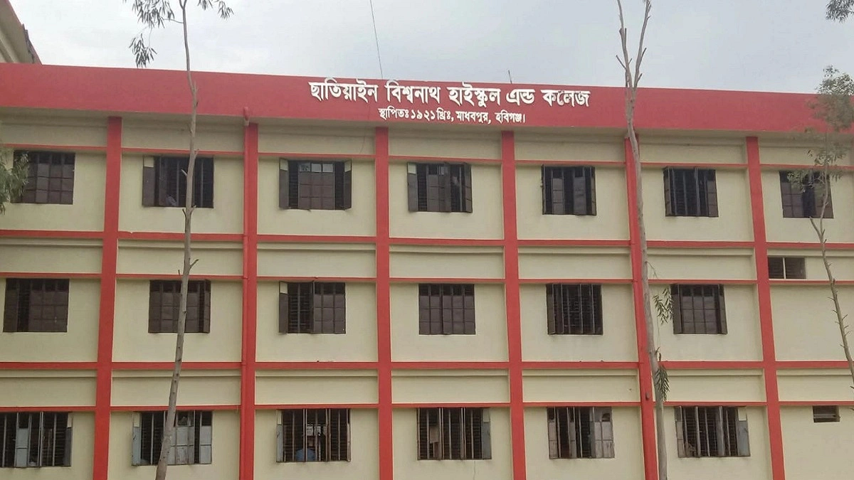 খেলার মাঠে অসুস্থ, হাসপাতালে নেওয়ার পথে মৃত্যু নৌশিনের