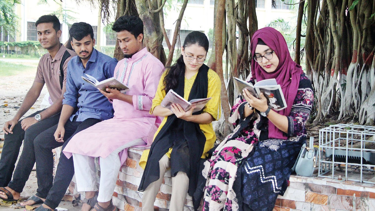 ইসলামী বিশ্ববিদ্যালয়ে বটতলার পাঠাগার
