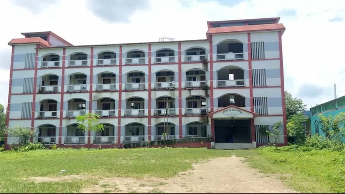 একই নাম-ইআইআইএনে চলছে দুটি স্কুল, বিপাকে শিক্ষার্থীরা