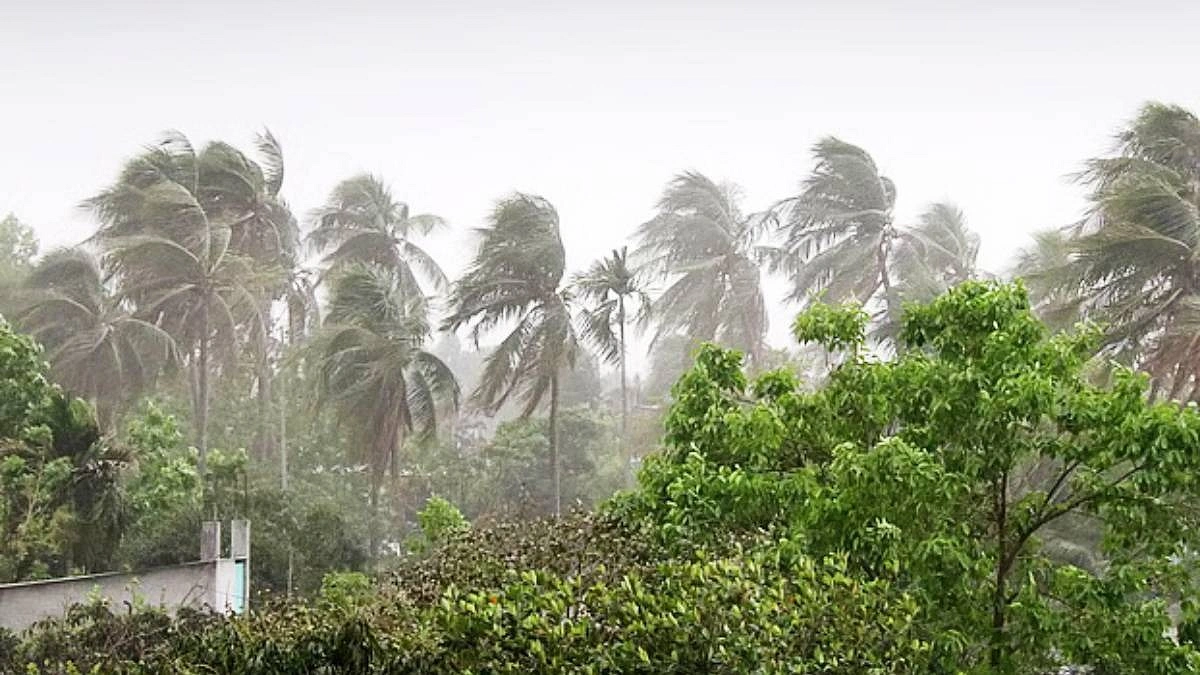 কিছু এলাকায় ভারি বর্ষণের পূর্বাভাস, থাকবে ভ্যাপসা গরমও