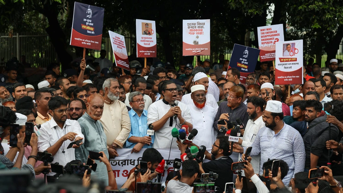 লংমার্চের হুঁশিয়ারি দিয়ে সংসদ ছাড়ল গুম প্রতিরোধ পালন কমিটি