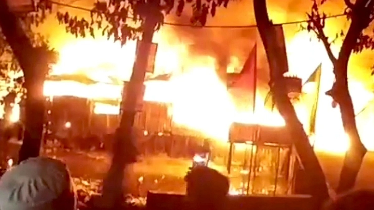 হাতিয়ায় সিলিন্ডার বিস্ফোরণে বাজারে আগুন, পুড়ল ৭ ঘর
