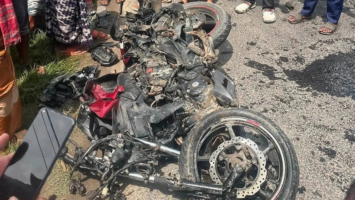 ট্রাক-মোটরসাইকেলের সংঘর্ষে প্রাণ গেল ২ যুবকের