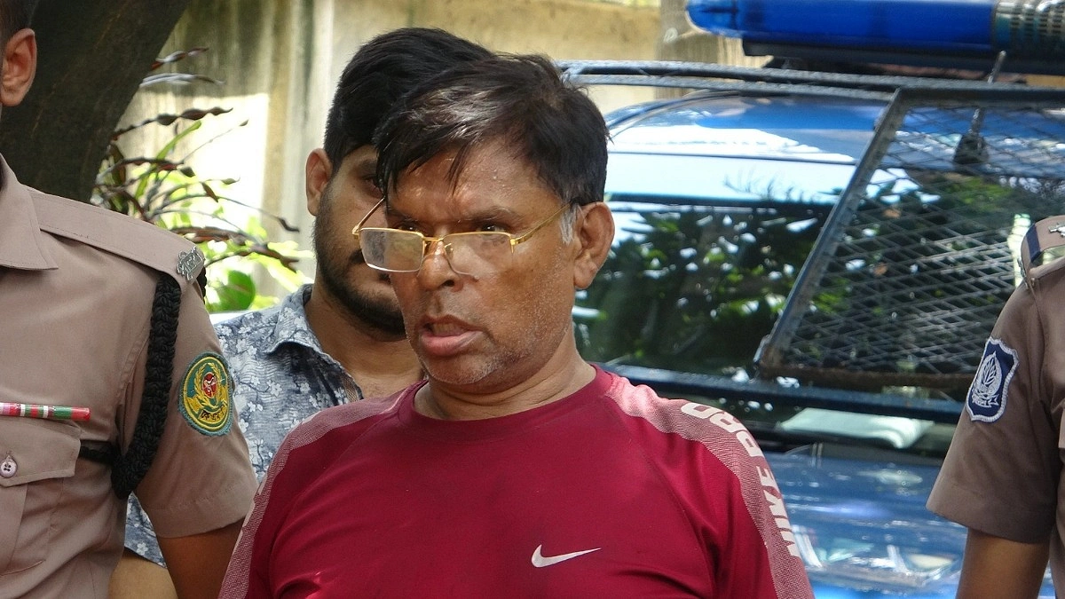 খুলনায় ‘প্রধানমন্ত্রীর কার্যালয়ের’ সাবেক কর্মকর্তা গ্রেপ্তার