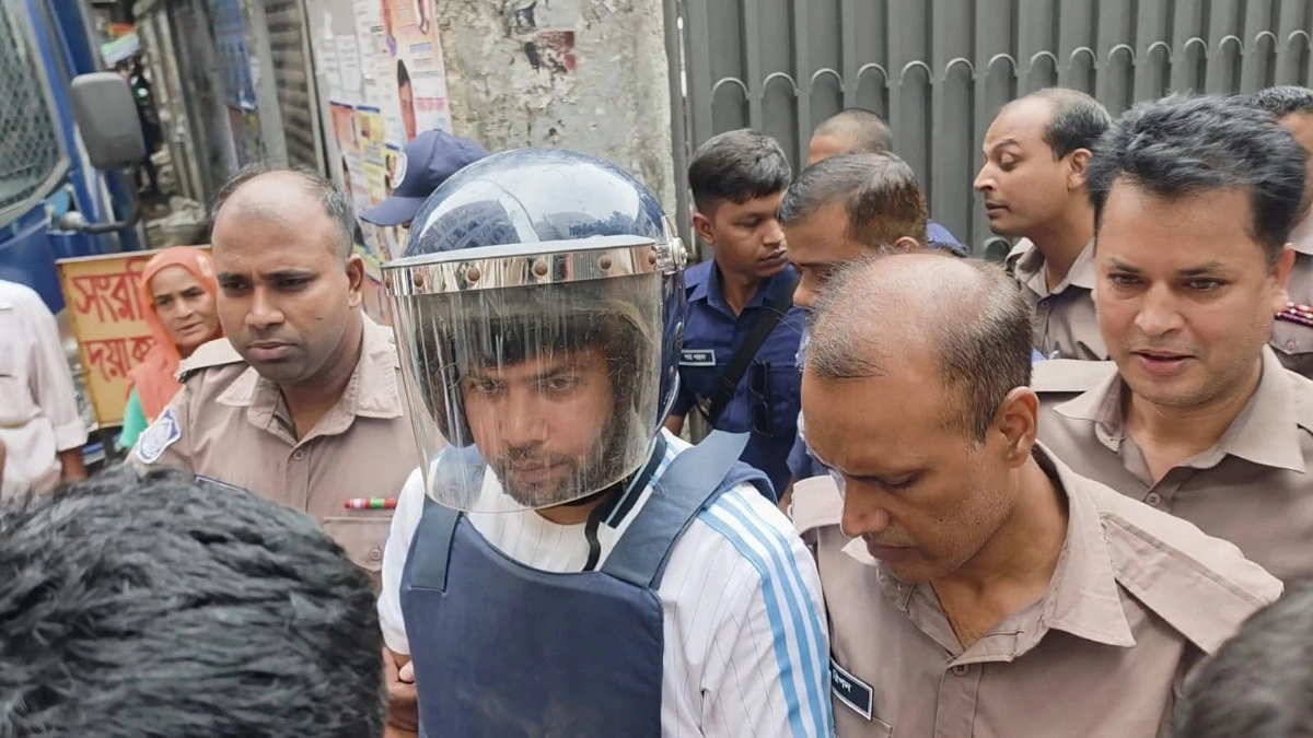 গ্রেপ্তার সাবেক মেজর সাদিকের ‘মুক্তিতে বাধা নেই’