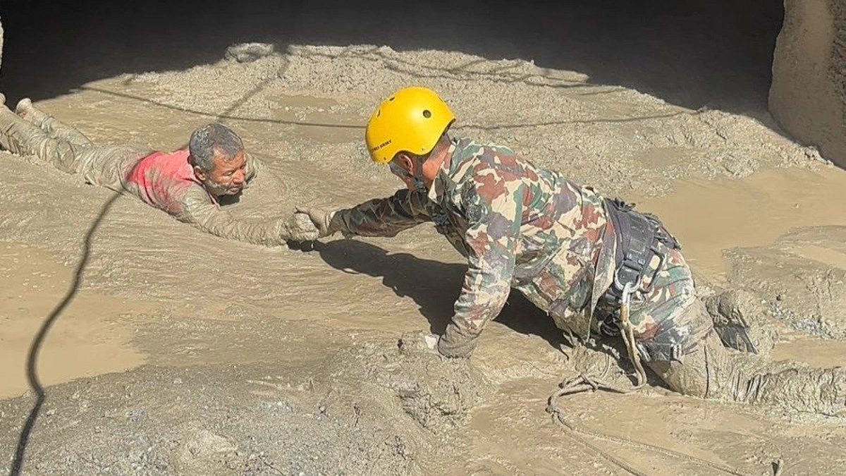হিমালয় থেকে নেমে এলো মৃত্যু