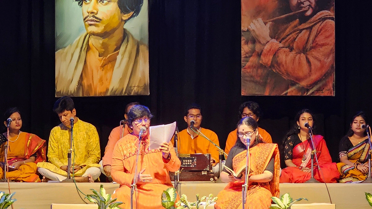 ‘নজরুলের গানে মাতোয়ারা ঢাকা’