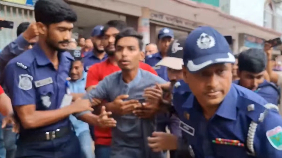 ‘থানা পুড়িয়েছি’ বলা সেই মাহাদী পুলিশ হেফাজতে