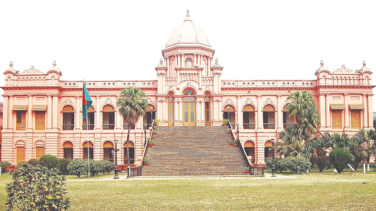 হৃদয়ে ফিরছে ঢাকা