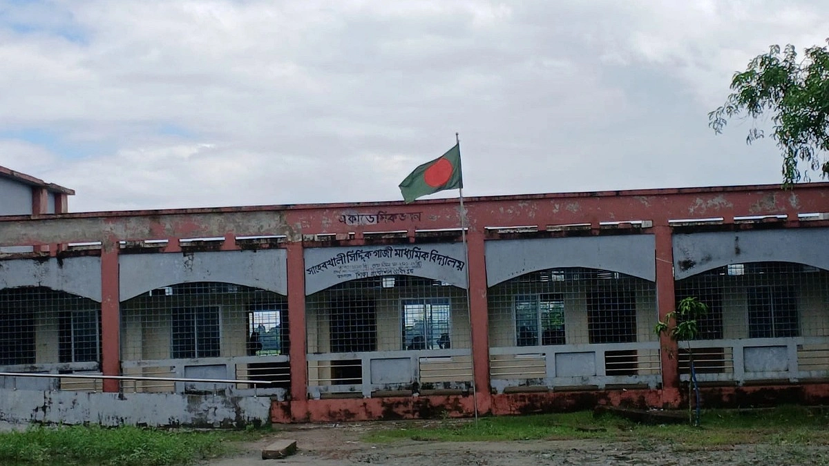 ৪ পরীক্ষার্থীকে পাস করাতে পারেননি ১২ শিক্ষক