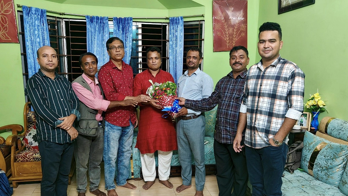 আগামীর সময়ের সম্পাদক মোস্তফা মামুনকে মৌলভীবাজার অনলাইন প্রেসক্লাবের শুভেচ্ছা